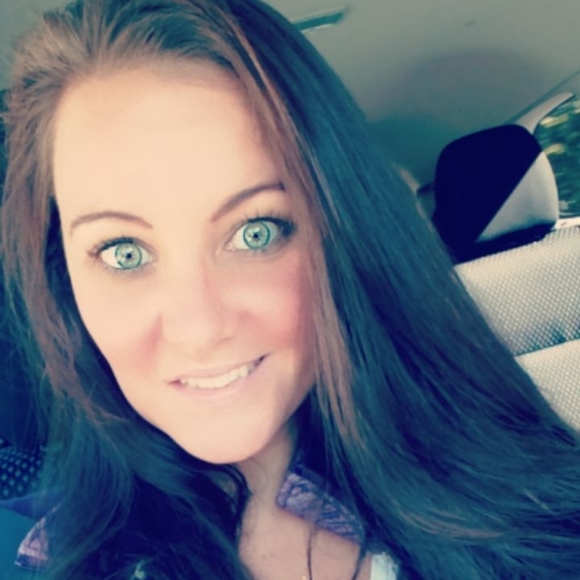 Meet your Posher, Brianne - Picture 1 of 8